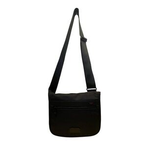 Tumi Mens Black Nylon Adjustable Strap With Zippered Pockets Messenger Bag